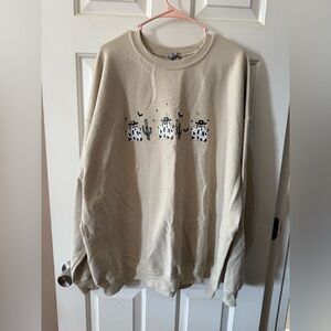 Gildan Beige Sweatshirt with Cow Print